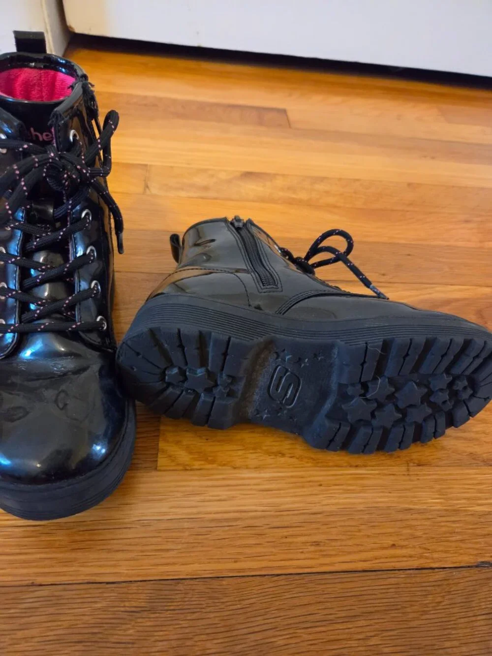 Sketchers boots size 1